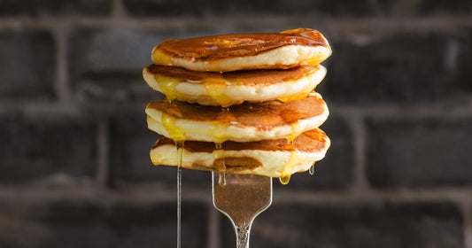 Süße Momente: Die perfekte Kombination von Pancakes und Sirup