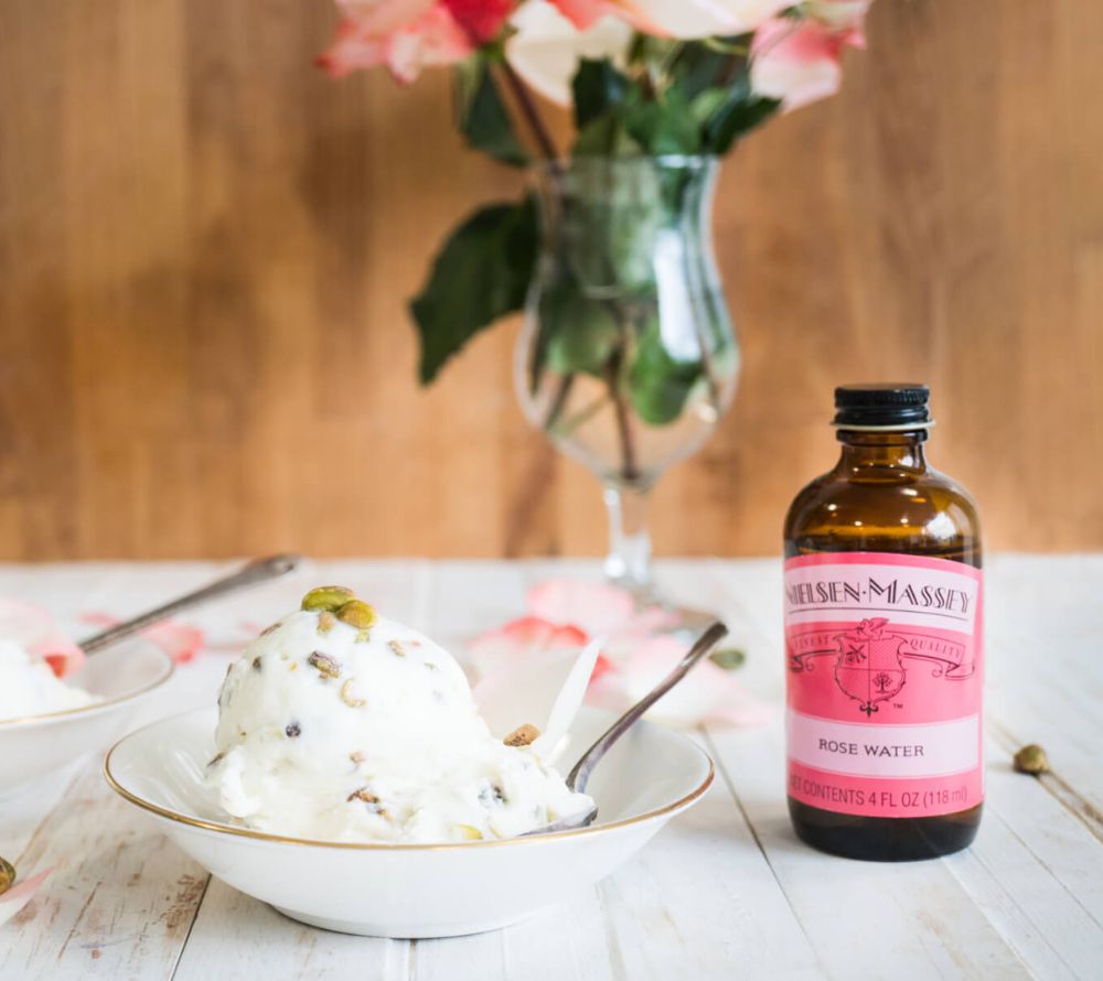 Rosenwasser-Extrakt von Nielsen-Massey kaufen | düß-duftend aus reinen Rosenblättern | Perfekt für nahöstliche, indische und griechische Gerichte