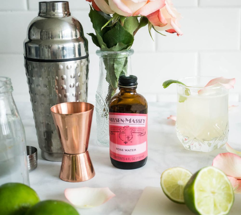 Rosenwasser-Extrakt von Nielsen-Massey kaufen | düß-duftend aus reinen Rosenblättern | Perfekt für nahöstliche, indische und griechische Gerichte
