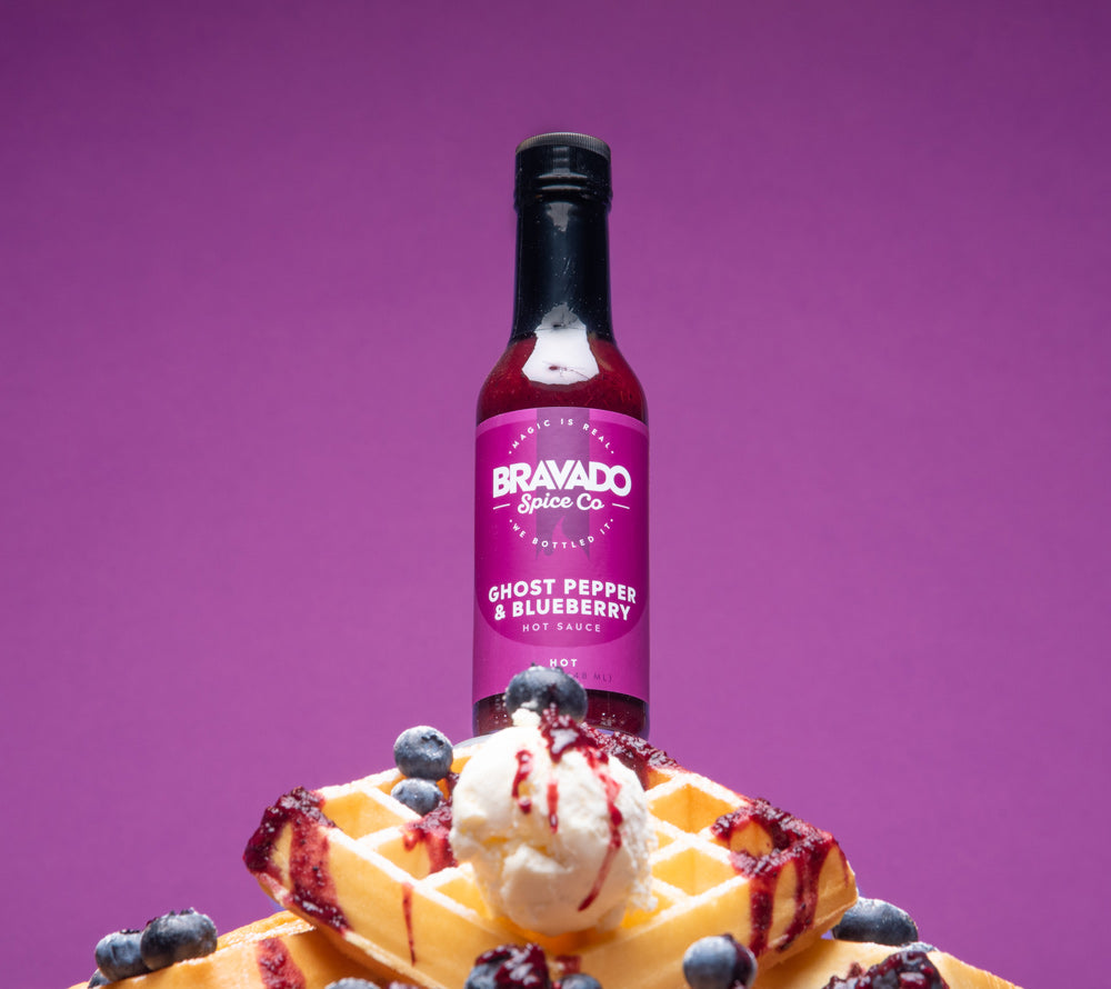 Ghost Pepper & Blueberry Hot Sauce von Bravado kaufen | Fruchtig-scharf mit Ghost Pepper und Blaubeere | Ideal zu Chicken Wings oder Pancakes