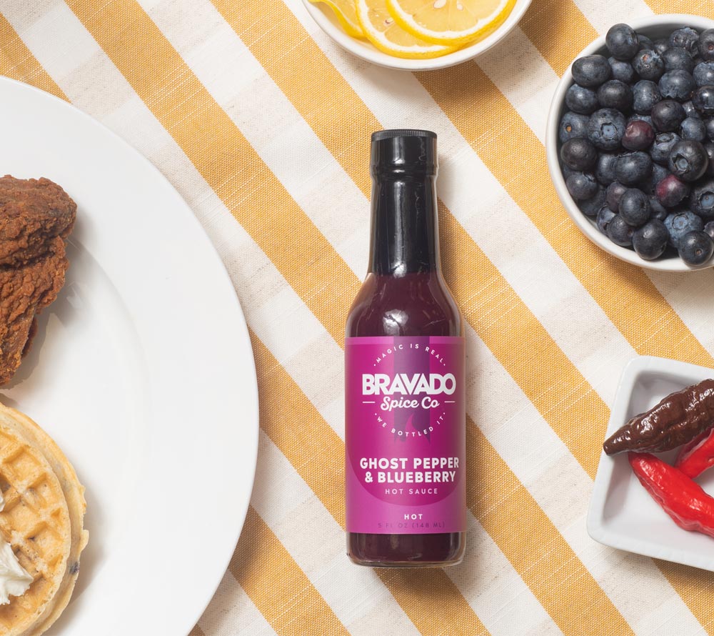 Ghost Pepper & Blueberry Hot Sauce von Bravado kaufen | Fruchtig-scharf mit Ghost Pepper und Blaubeere | Ideal zu Chicken Wings oder Pancakes