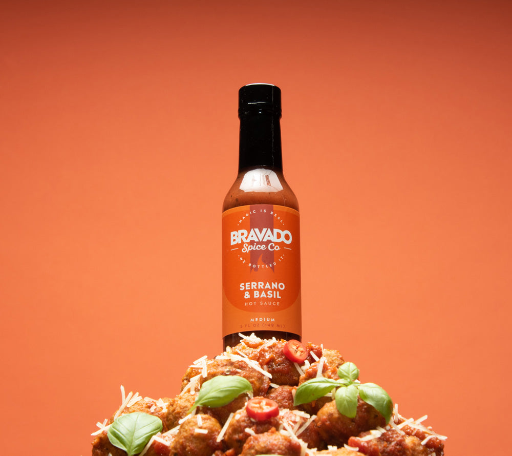 Serrano & Basil Hot Sauce von Bravado kaufen | Aromatische Hot Sauce mit Basilikum, Knoblauch und Roma Tomaten | Perfekt zu Pasta, Fleisch und Tacos