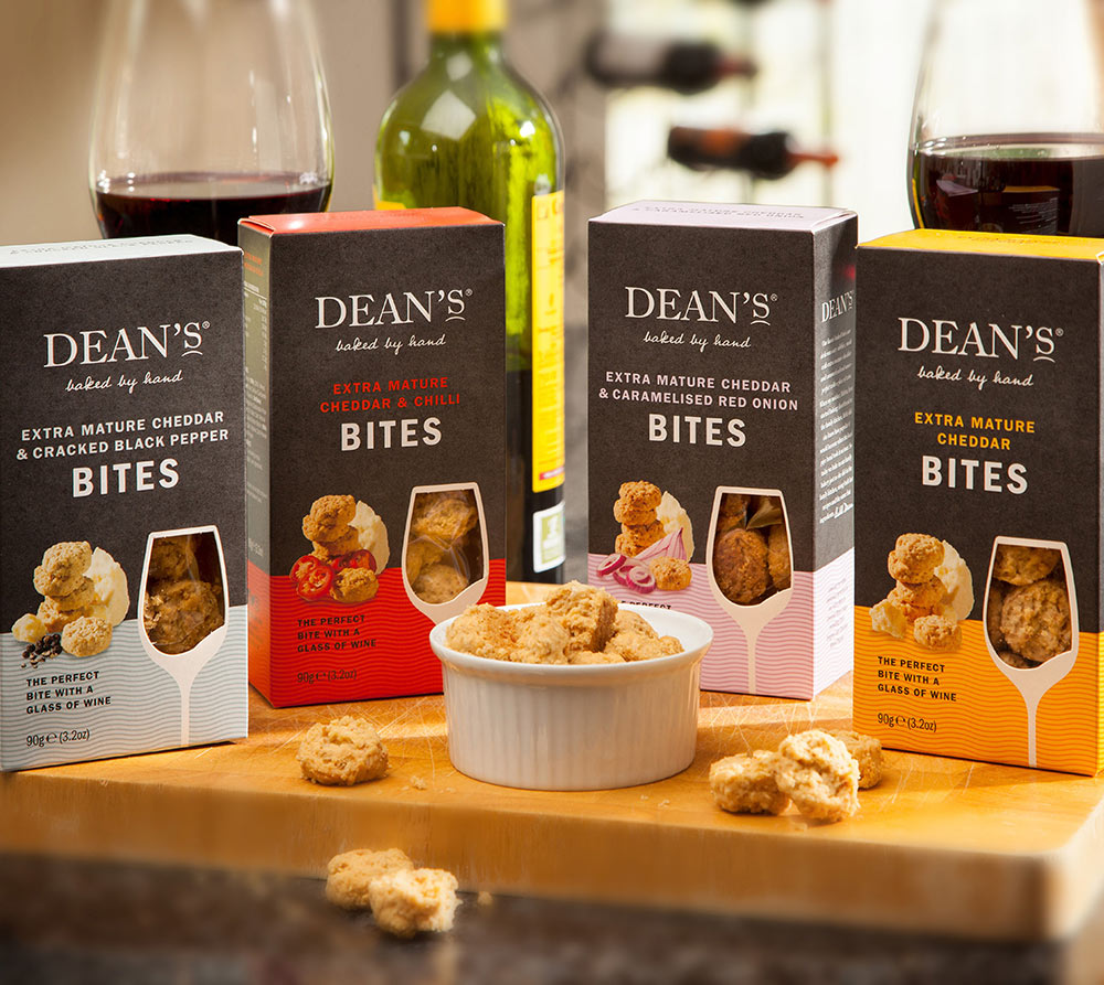 Extra Mature Cheddar & Chilli Bites von Dean's kaufen | Cheese Bites mit pikantem Chiligeschmack | Ideal als Snack und als originelles Geschenk