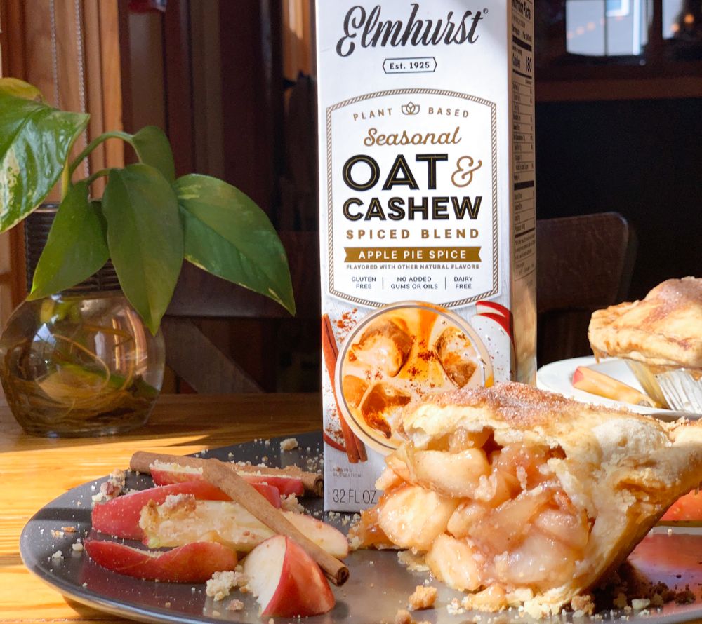 Hafer- und Cashewmilch mit Gewürznoten | Wärmende Zimt-, Muskat- & Apfelnoten | 100 % pflanzlich, vegan & laktosefrei | Europaweiter Versand | Jetzt bestellen!