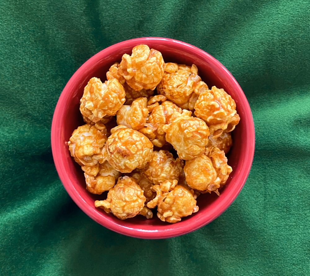 Everly Grace Christmas Cookies Popcorn kaufen | Knuspriges Popcorn mit weihnachtlichem Keks-Geschmack | Ideal als festlicher Snack oder Geschenk