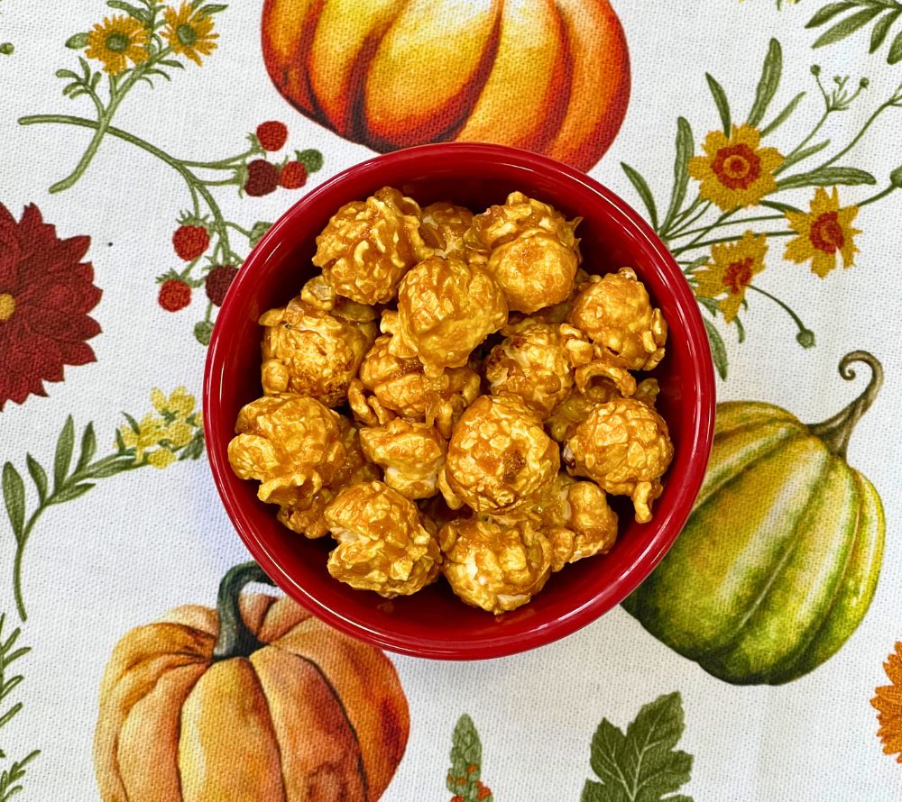 Popcorn Pumpkin Spice Perfection von Everly Grace kaufen | herbstlicher Geschmack nach Kürbis und Karamell | perfekt für den Kinoabend zu Hause