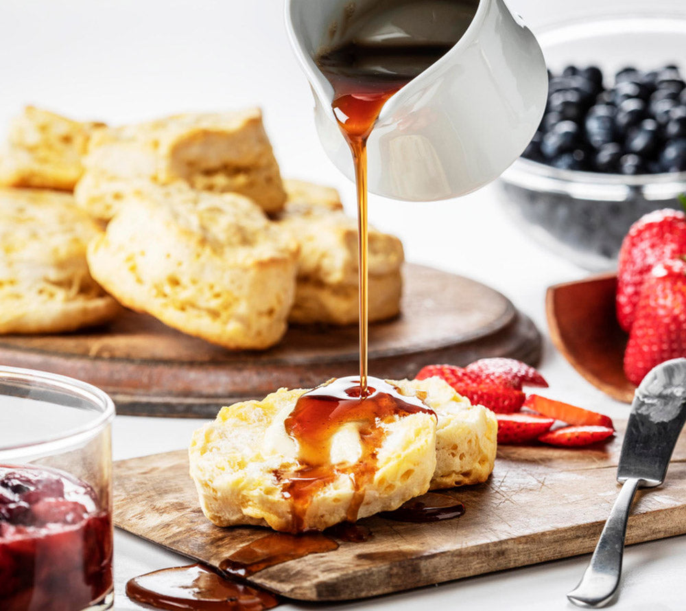 Strawberry Ahornsirup von Crown Maple kaufen | feinster Ahornsirup mit fruchtigen Erdbeeren | Ideal für Pancakes, Desserts, Dressings und Gebäck