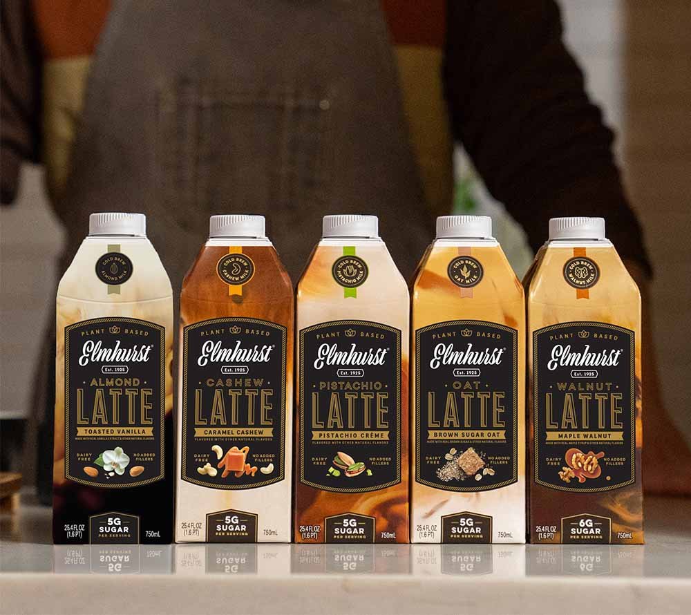 Maple Walnut Latte von Elmhurst | Walnussmilch mit Ahornsirup und Cold Brew | Fein abgestimmten, nussig-süßen Note | heiß aufgeschäumt oder erfrischend kalt