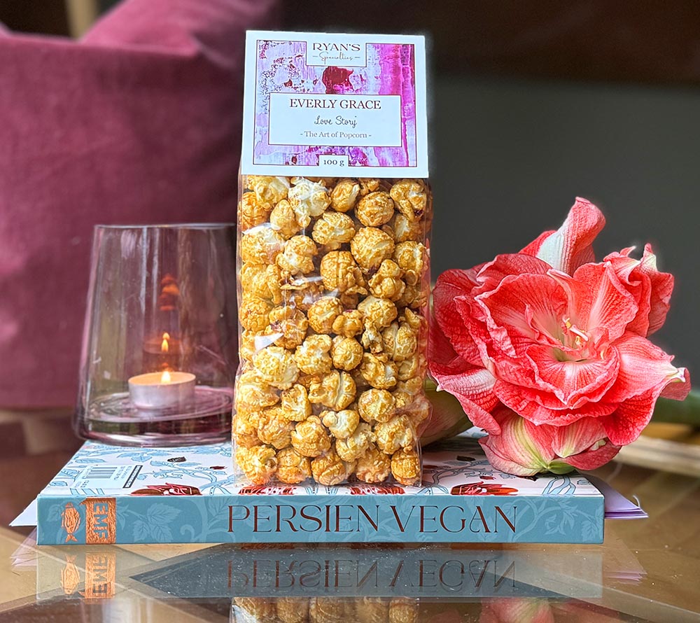 Everly Grace Popcorn Love Story kaufen | Verführerische Mischung aus Mandeln, Vanille und Rosenblättern | Ideal für Valentinstag und Hochzeiten