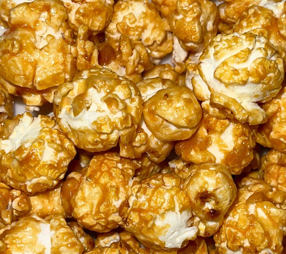 Everly Grace Popcorn Caramel & Sea Salt Sensation kaufen | Karamell und Meersalz für süßen und salzigen Genuss | Ideal für Filmabende