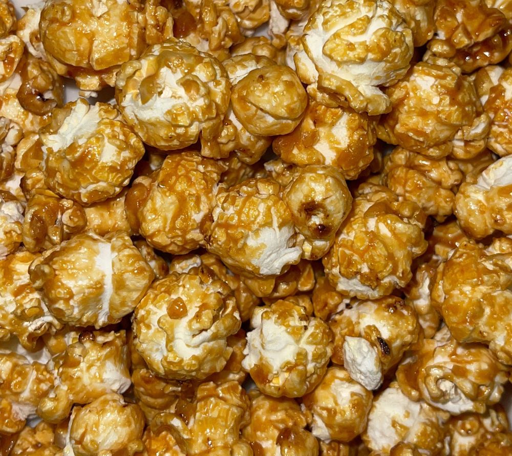 Everly Grace Popcorn Crunchy Caramel Clouds kaufen | Popcorn mit köstlicher Karamellschicht | Ideal für gemütliche Abende oder als Geschenk