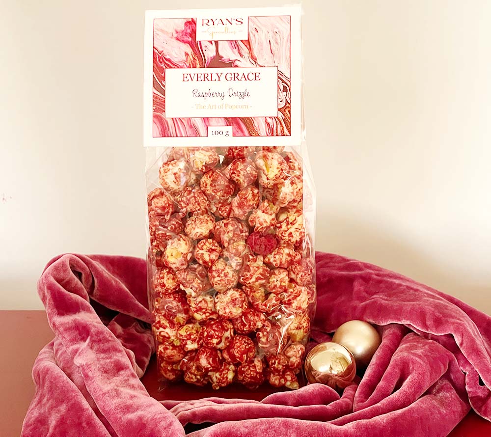 Everly Grace Raspberry Drizzle Popcorn kaufen | Knuspriges Popcorn mit fruchtiger Himbeersauce | Ideal für Naschkatzen und Filmabende