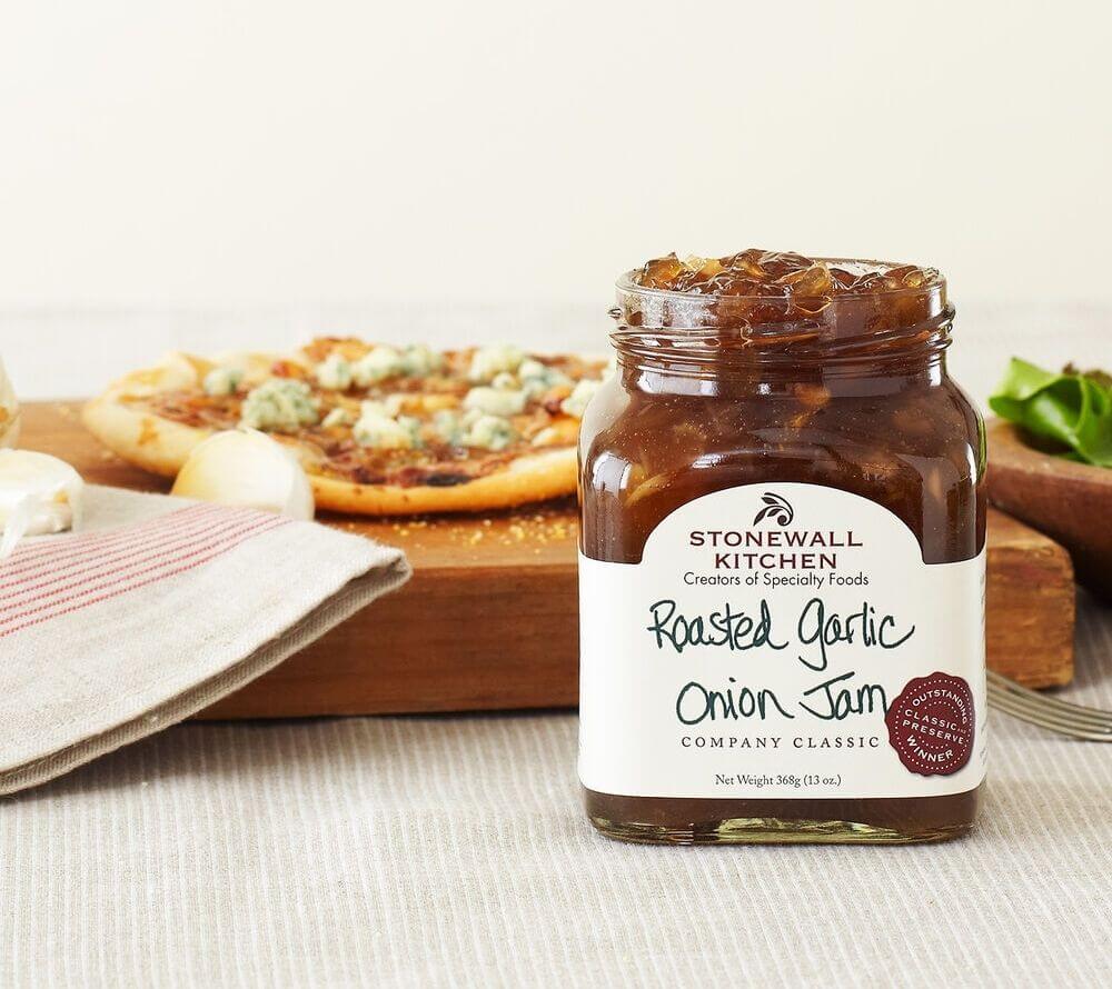 Roasted Garlic Onion Jam von Stonewall Kitchen kaufen | aromatisch gerösteter Knoblauch und Zwiebeln | Perfekt zu Brot mit Frischkäse