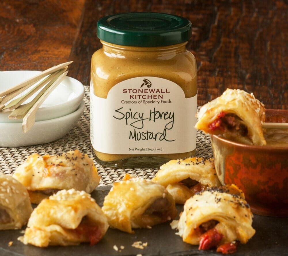 Spicy Honey Mustard von Stonewall Kitchen kaufen | süß-scharfer Senf mit Honig | Ideal zu Chicken Wings, Pommes und als Brezel-Dip