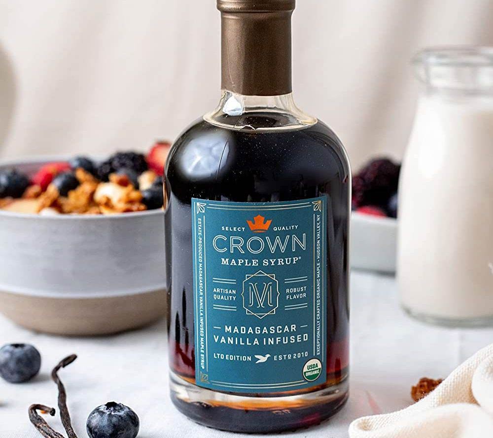 Crown Maple Vanilla Infused Ahornsirup kaufen ☆ Bio-Qualität mit Vanille ☆ Für Pancakes, Waffeln und Desserts ☆ Mehr Sorten ☆ Jetzt probieren!