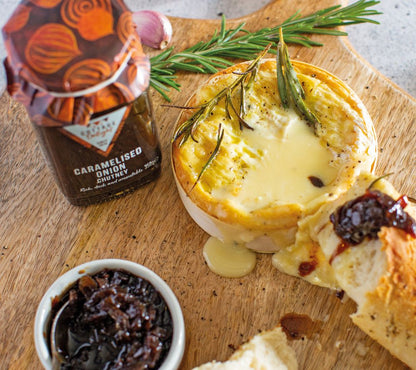 Karamellisierten Zwiebeln & Eichenfass-Balsamico | Zu Käse, Fleisch oder Brot | Auf frisch gebackenem Brot | Europaweiter Versand | Jetzt entdecken!