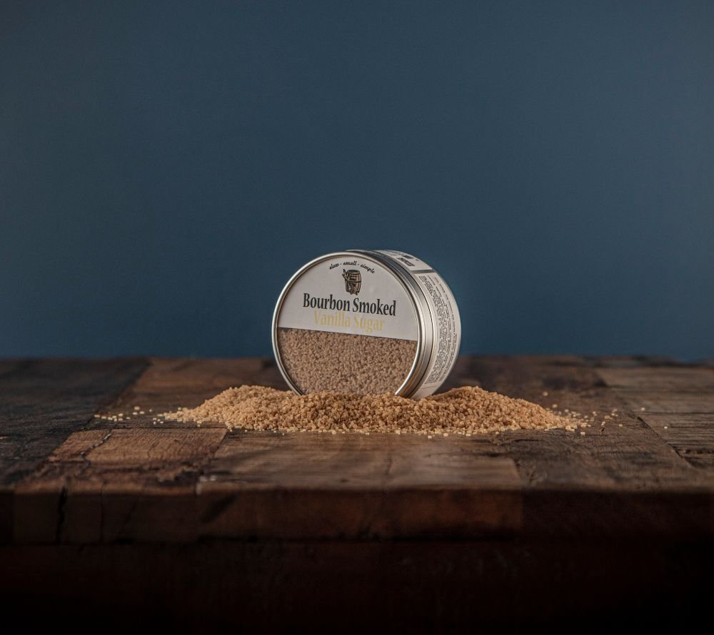 Bourbon Smoked Vanilla Sugar online kaufen bei Ryan’s Specialties – geräucherter Zucker mit Bourbon-Vanille für Desserts, Kuchen & Drinks.