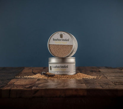 Bourbon Smoked Vanilla Sugar online kaufen bei Ryan’s Specialties – geräucherter Zucker mit Bourbon-Vanille für Desserts, Kuchen & Drinks.