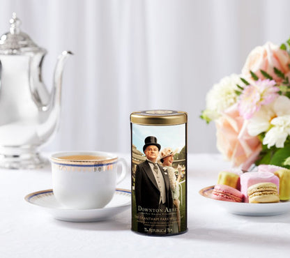 Downton Abbey The Grantham Farewell Cup Black Tea – eleganter Schwarztee mit Zitrus & Ingwer. Jetzt bei Ryan’s Specialties online bestellen.