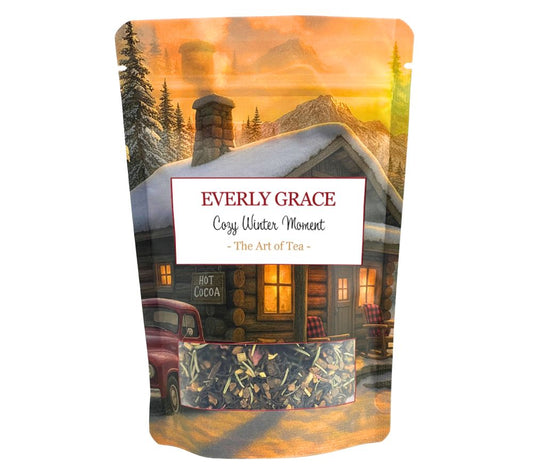 Everly Grace Cozy Winter Moments Tea – Bio-Schwarztee mit Zimt, Rosmarin, Süßholz & Rosenblüten. Jetzt online kaufen & winterliche Genussmomente erleben.