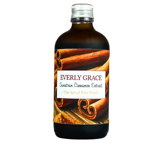 Bio-Zimtextrakt aus Sumatra von Everly Grace. Intensiv, warm-würzig und vielseitig einsetzbar für Backen, Kochen und Getränke in Bio-Qualität.