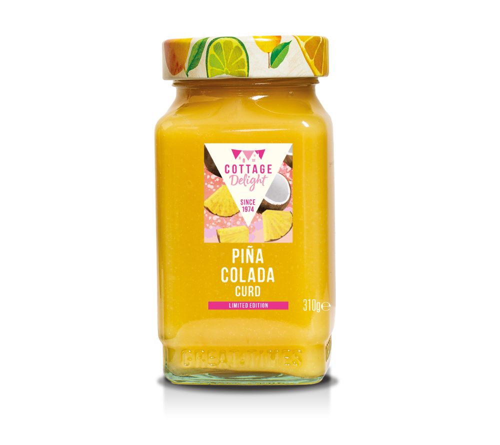 Glas Piña Colada Curd von Cottage Delight mit cremigem Ananas-Kokos-Aufstrich, ideal als fruchtiger Brotaufstrich oder für Desserts und Backrezepte.