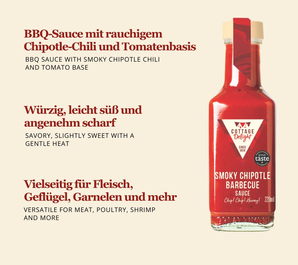 Flasche Smoky Chipotle Barbecue Sauce von Cottage Delight mit rauchigem Geschmack, milder Schärfe und Chipotle-Chili, ideal für Grillgerichte, Burger und Marinaden.