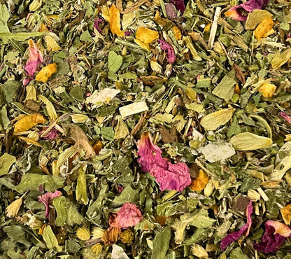 Everly Grace Bitter to Better Tea – Bio-Kräutertee mit sanft-bitterer Note, Blüten & Orange. Für Balance, Klarheit und bewusste Genussmomente.