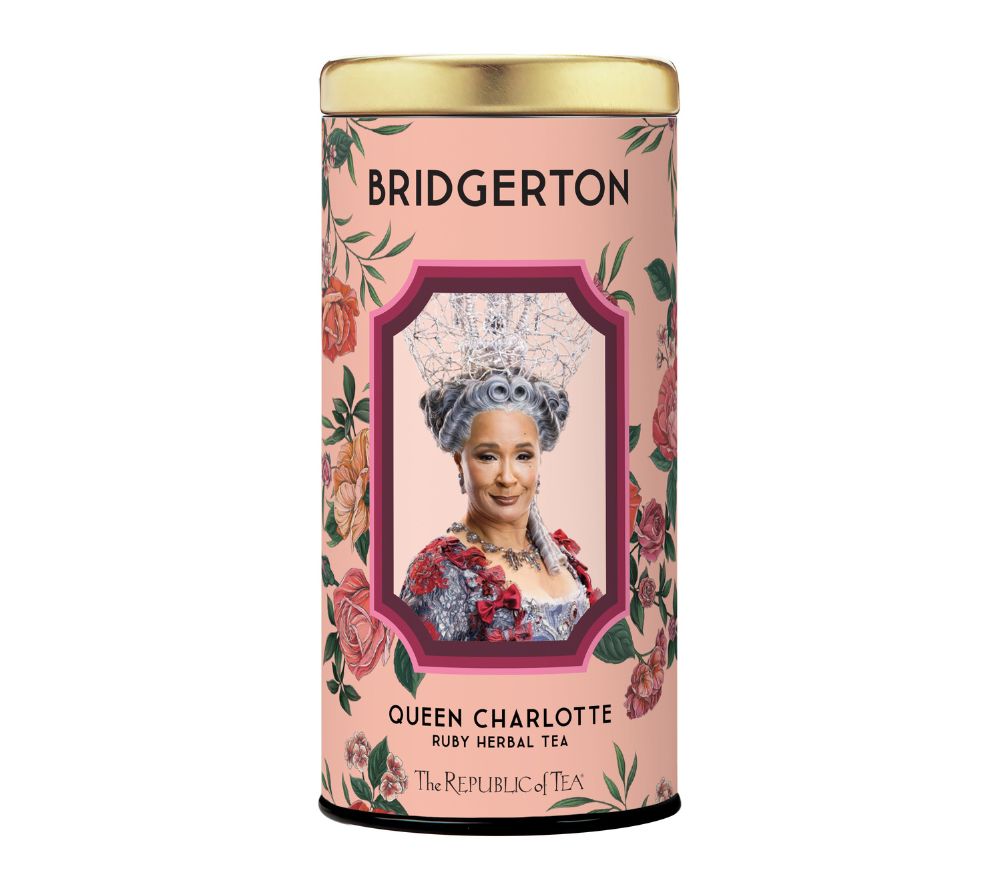 Bridgerton Ruby Herbal Tea kaufen – fruchtiger Kräutertee mit Hibiskus, Erdbeere & Rose. Koffeinfrei, auch als Eistee. Jetzt online bei Ryan's Specialties.