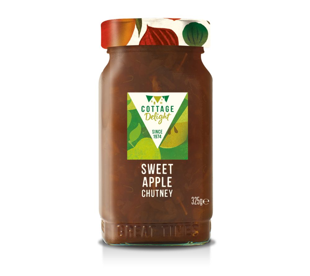 Glas Sweet Apple Chutney von Cottage Delight mit Bramley-Äpfeln und feiner Gewürznote, ideal zu Käse, Schweinefleisch und herzhaften Speisen.