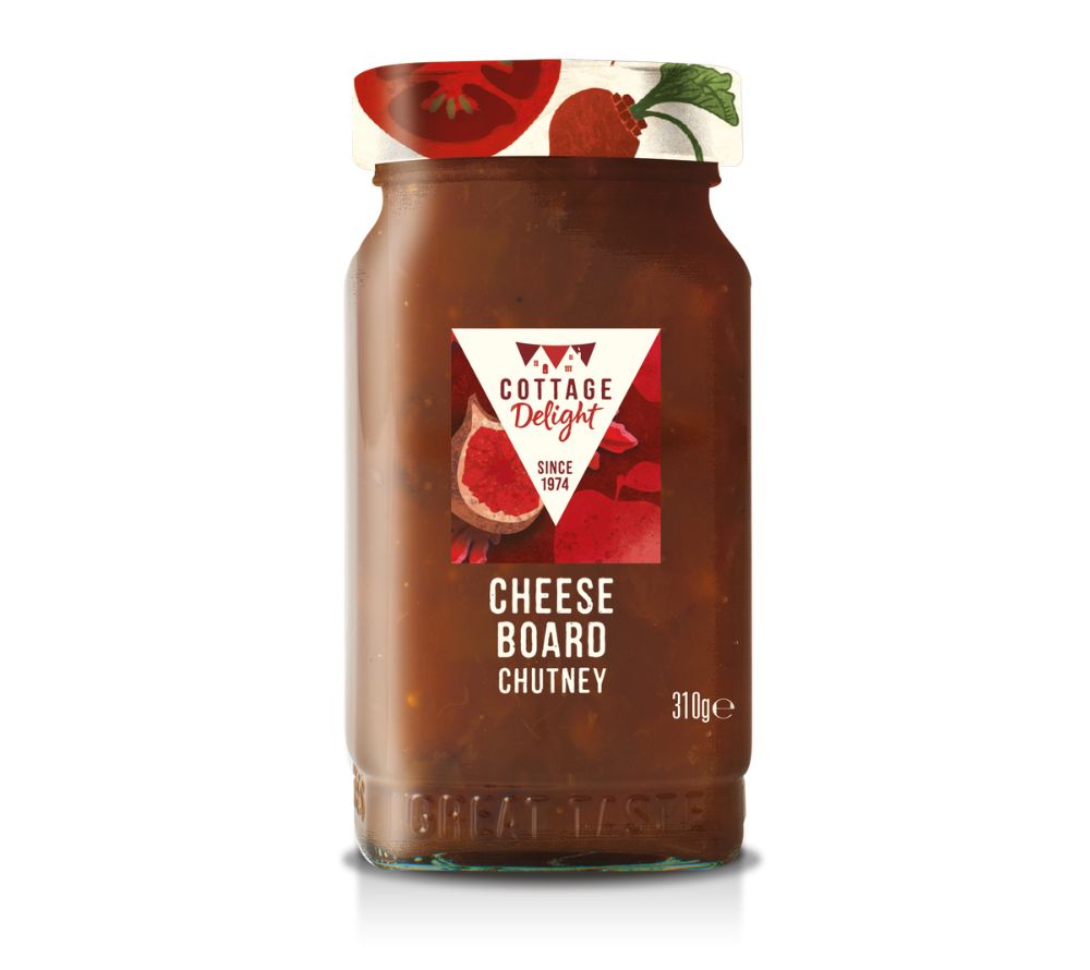 Glas Cheese Board Chutney von Cottage Delight mit Bramley-Äpfeln und Feigen, ideal als fruchtige Ergänzung zu Käseplatten, Pasteten und Fleischgerichten.