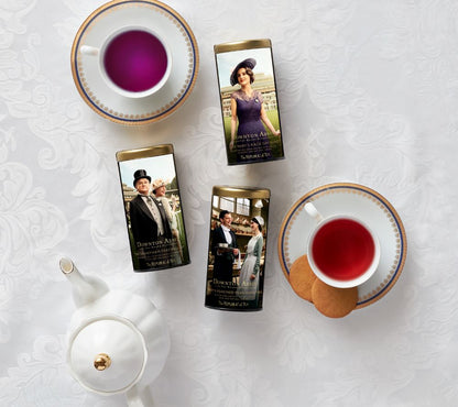 Downton Abbey The Grantham Farewell Cup Black Tea – eleganter Schwarztee mit Zitrus & Ingwer. Jetzt bei Ryan’s Specialties online bestellen.
