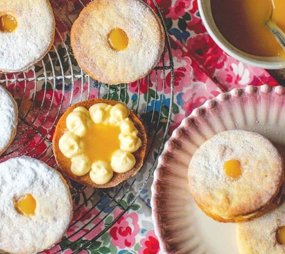 Intensiv-fruchtige Orangencreme mit echter Butter | handgemacht in England | vereint spritzige, sonnengereifte Orangen mit der Textur echter Butter | Jetzt probieren! 