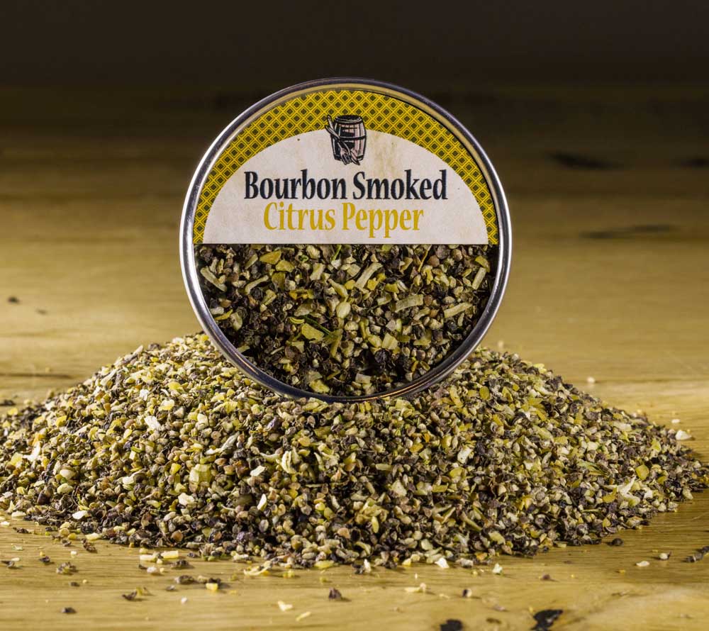 Bourbon Smoked Citrus Pepper von Bourbon Barrel Foods kaufen | Geräucherte Pfefferkörner | Perfekt zu Fisch, Geflügel, Gegrilltem oder Lamm 