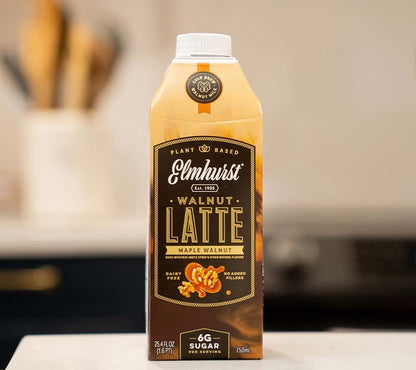 Maple Walnut Latte von Elmhurst | Walnussmilch mit Ahornsirup und Cold Brew | Fein abgestimmten, nussig-süßen Note | heiß aufgeschäumt oder erfrischend kalt