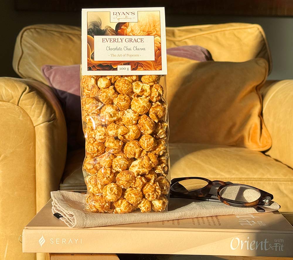 Everly Grace Popcorn Chocolate Chai Charme kaufen | Mit Mandeln, Vanille, Rosenblüten | Gourmet-Popcorn | Perfekter Snack