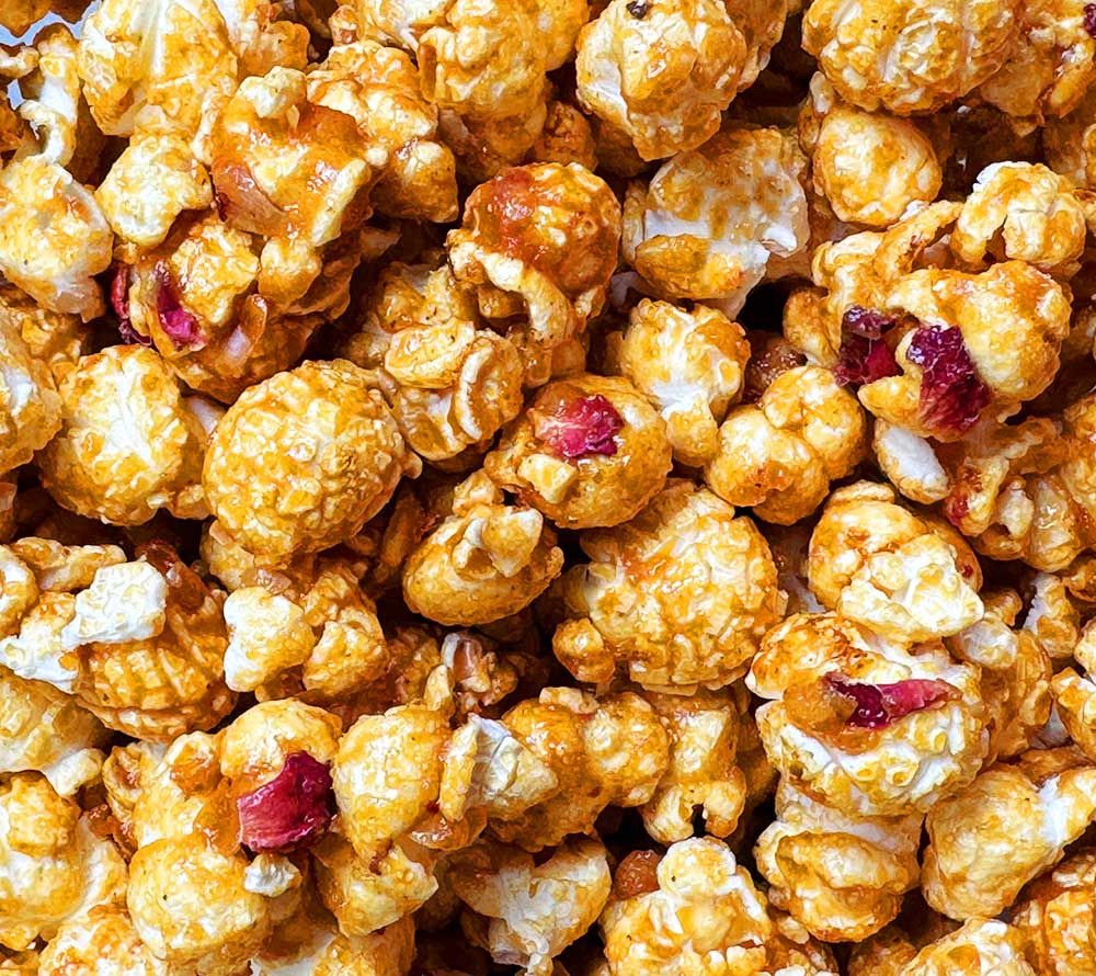 Everly Grace Popcorn Love Story kaufen | Verführerische Mischung aus Mandeln, Vanille und Rosenblättern | Ideal für Valentinstag und Hochzeiten