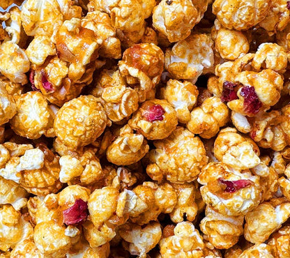 Everly Grace Popcorn Love Story kaufen | Verführerische Mischung aus Mandeln, Vanille und Rosenblättern | Ideal für Valentinstag und Hochzeiten