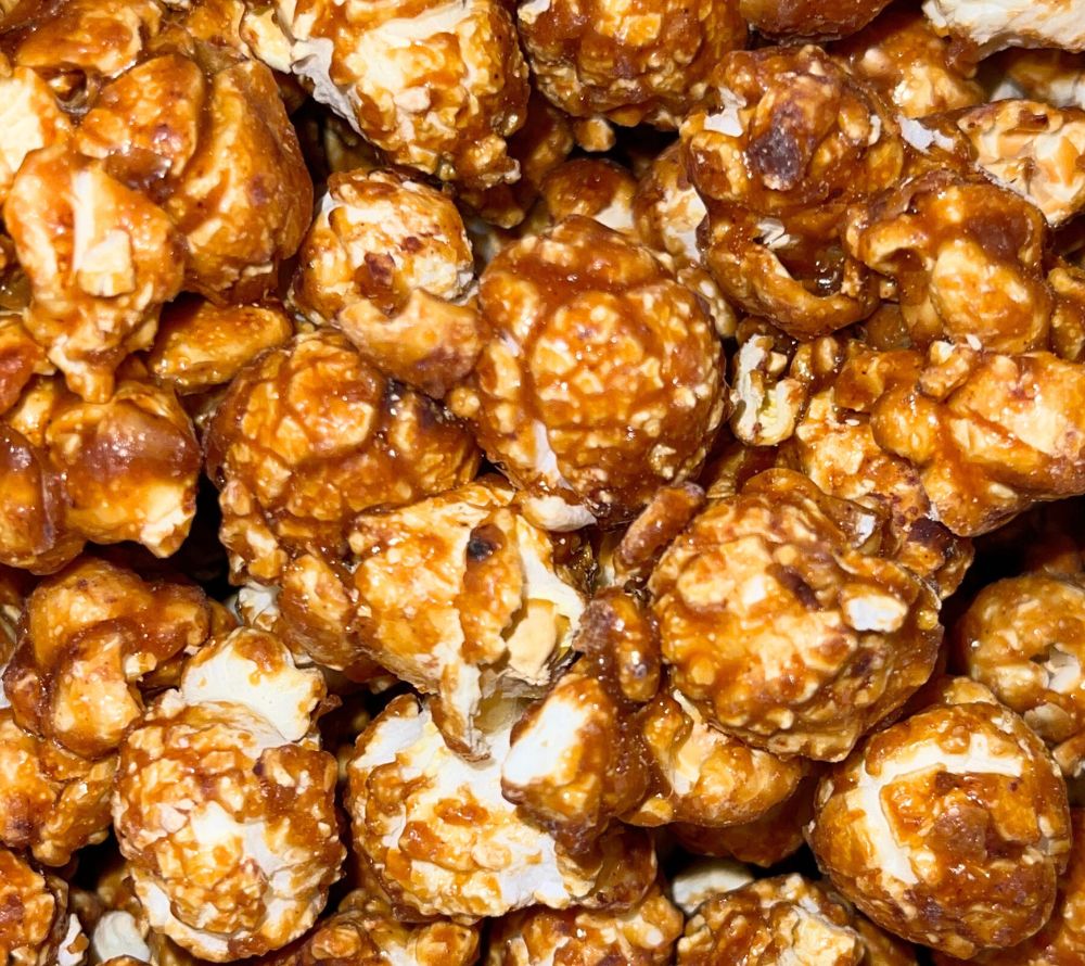 Everly Grace Popcorn Peanut Caramel Swirl kaufen | Karamell und Erdnussbutter für unwiderstehlichen Genuss | Ideal für Naschkatzen