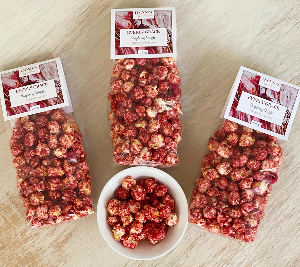 Everly Grace Raspberry Drizzle Popcorn kaufen | Knuspriges Popcorn mit fruchtiger Himbeersauce | Ideal für Naschkatzen und Filmabende