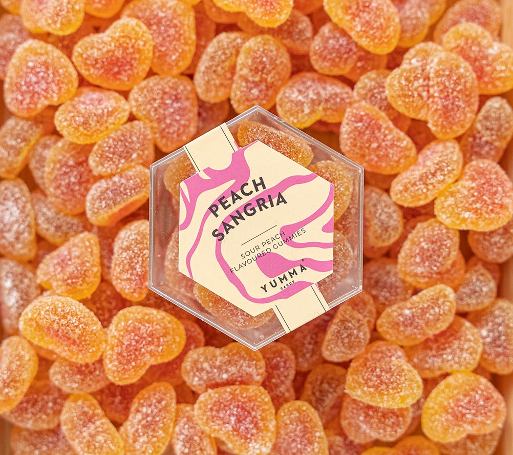 Peach Sangria Hexagon Box von Yumma Candy kaufen | Tropische Fruchtgummis in Herzform | Ideal als Snack oder als wunderschönes Geschenk 