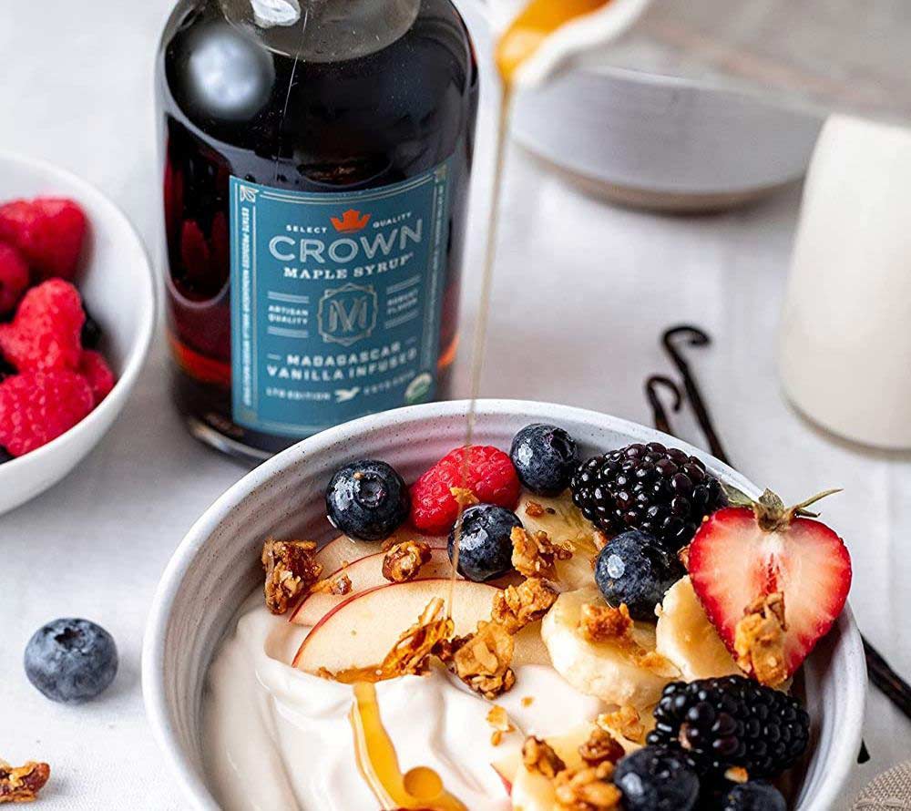 Crown Maple Vanilla Infused Ahornsirup kaufen ☆ Bio-Qualität mit Vanille ☆ Für Pancakes, Waffeln und Desserts ☆ Mehr Sorten ☆ Jetzt probieren!